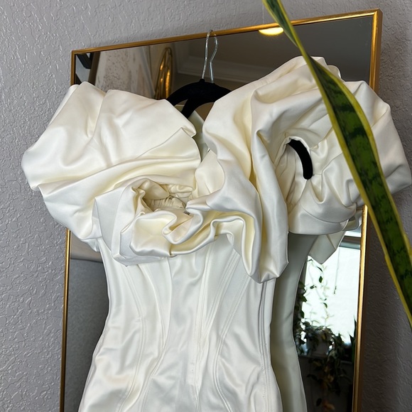 House of CB ‘Selena’ Ivory Satin Ruffle Strapless Mini Dress NWT - Picture 8 of 12